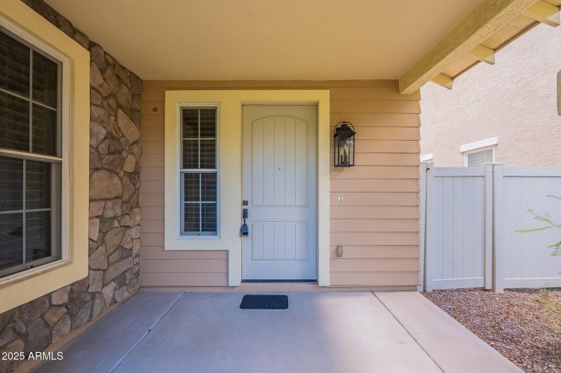 large-019940ae-f028-71f6-b033-e7674a8178