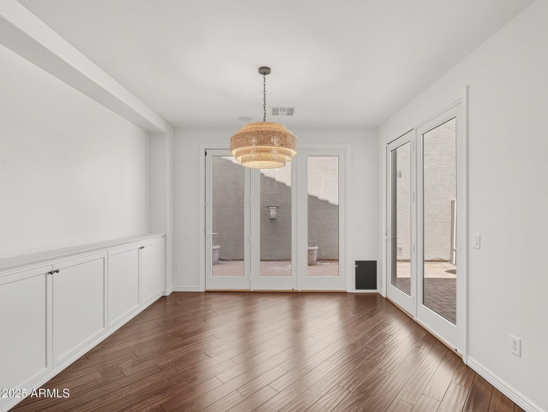 large-019940ae-f0f2-729b-afe8-fbc2f64c1e