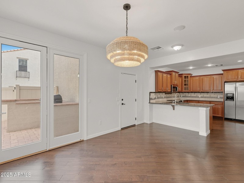 large-019940ae-f15c-702c-beba-03bd2b2bc9