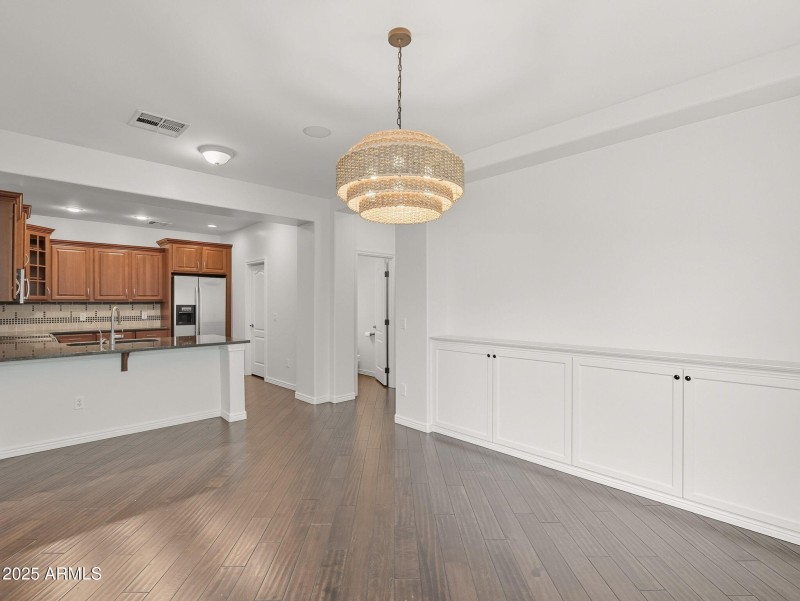 large-019940ae-f190-7321-9c1b-5c3e4da1dd