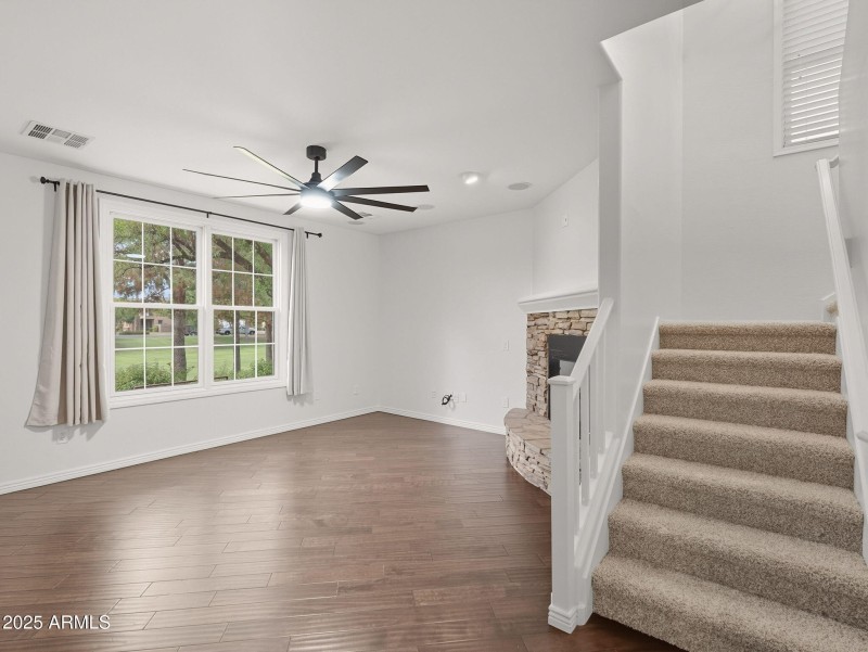 large-019940ae-f320-707a-90d9-0cf5974c5e