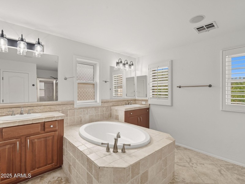 large-019940ae-f54d-70aa-a481-5539ef3844