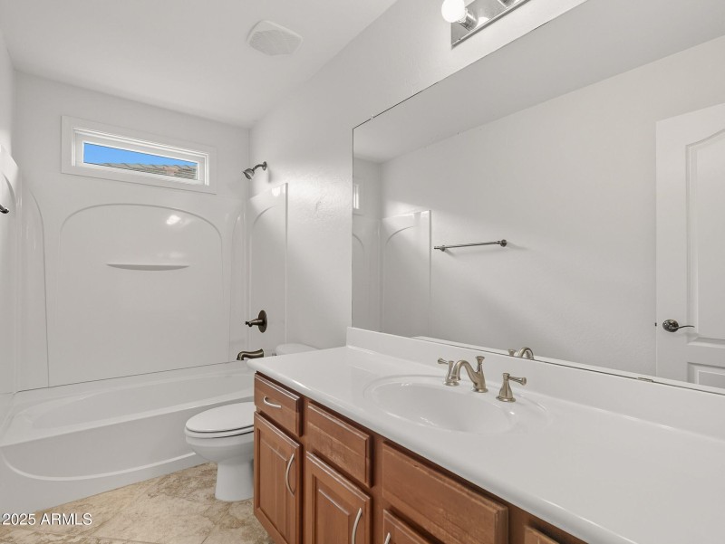 large-019940ae-f6e3-7319-b823-e97fadf6e7