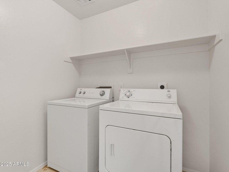 large-019940ae-f77d-70fc-9642-7504320052