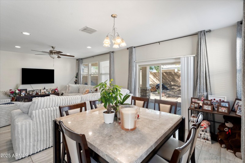 09-Dining Room to Family