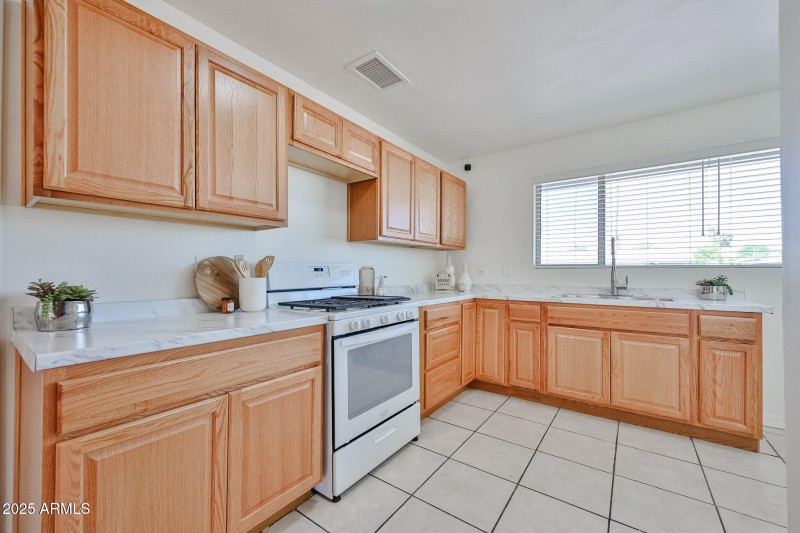 Light and Bright Kitchen