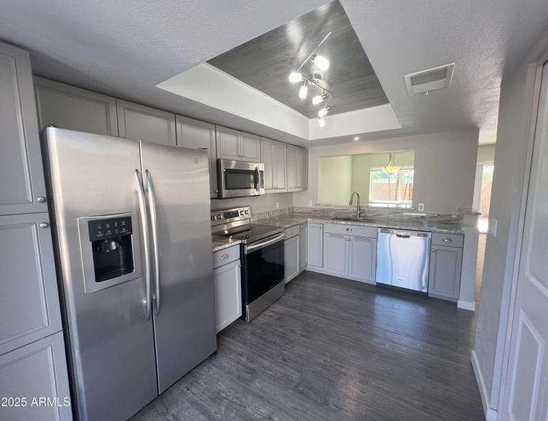 4011_Charter_Oak_kitchen_3