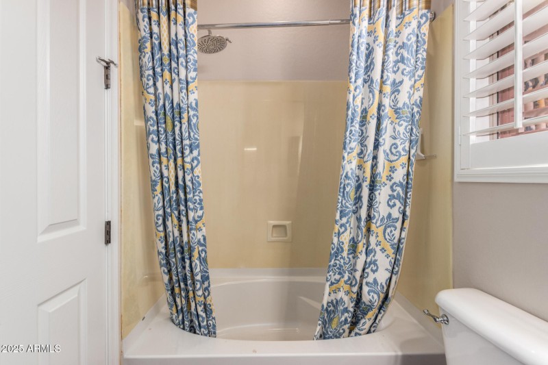 2nd bathroom shower:tub