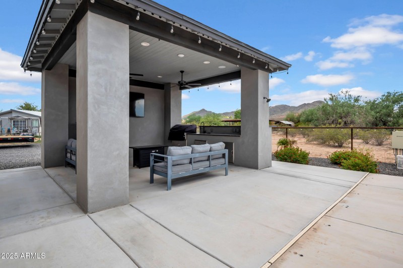 34-web-or-mls-19707 E Happy Rd-34