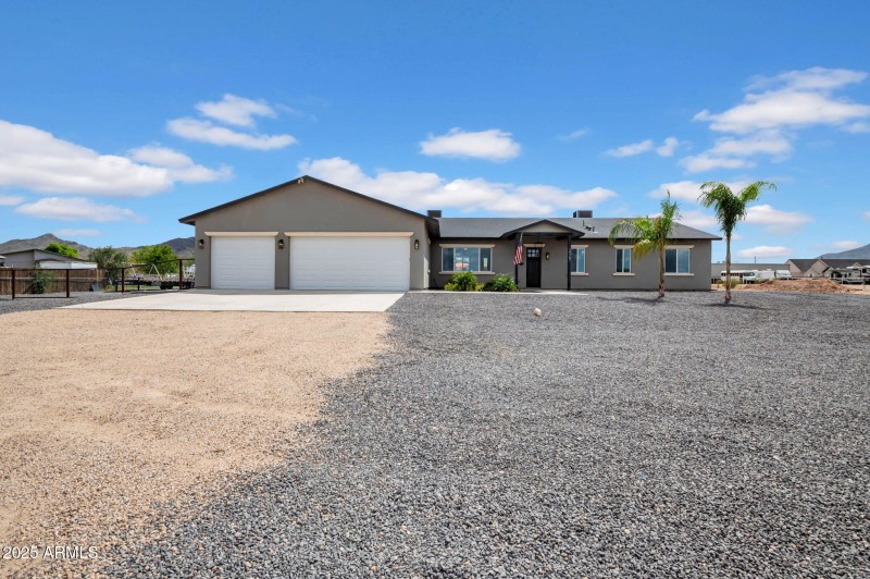 1-web-or-mls-19707 E Happy Rd-1