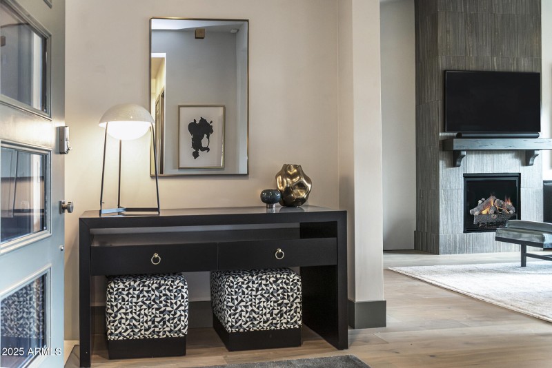2 FOYER ENTRY