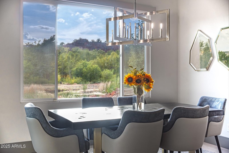 5 FORMAL DINING