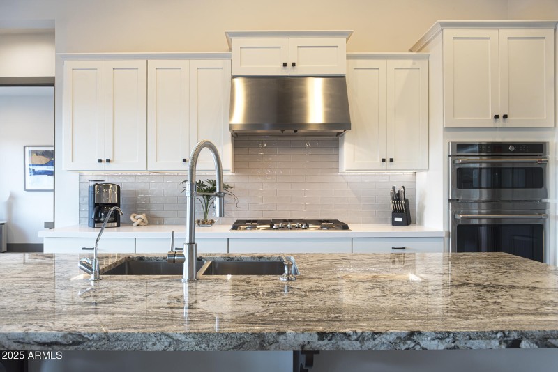 4 KITCHEN