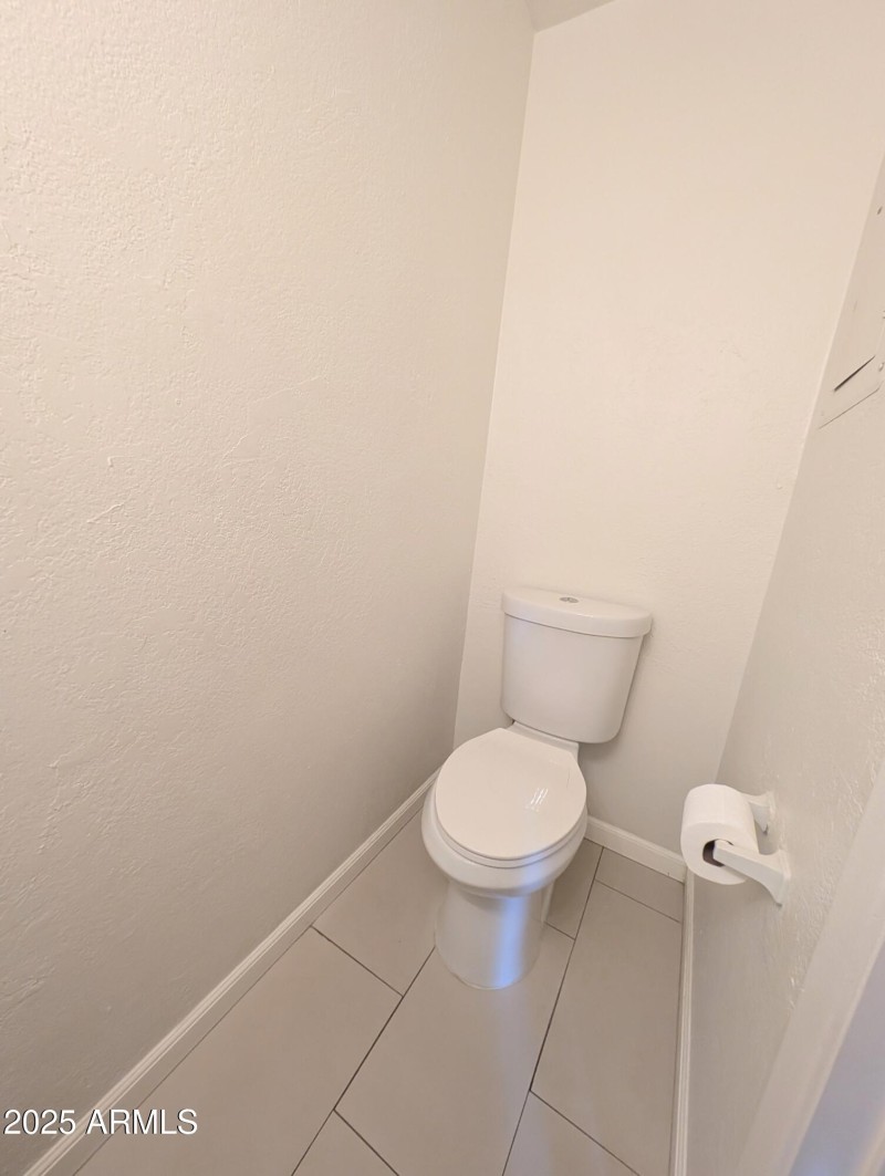 Palomino half bath 2