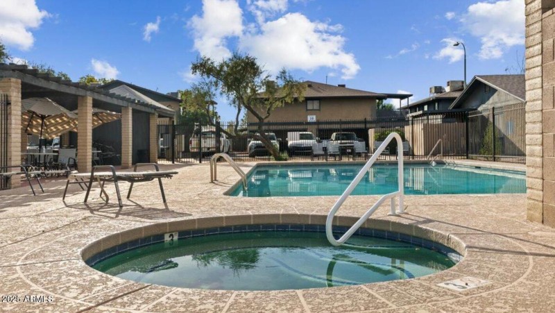 Palomino pool 1
