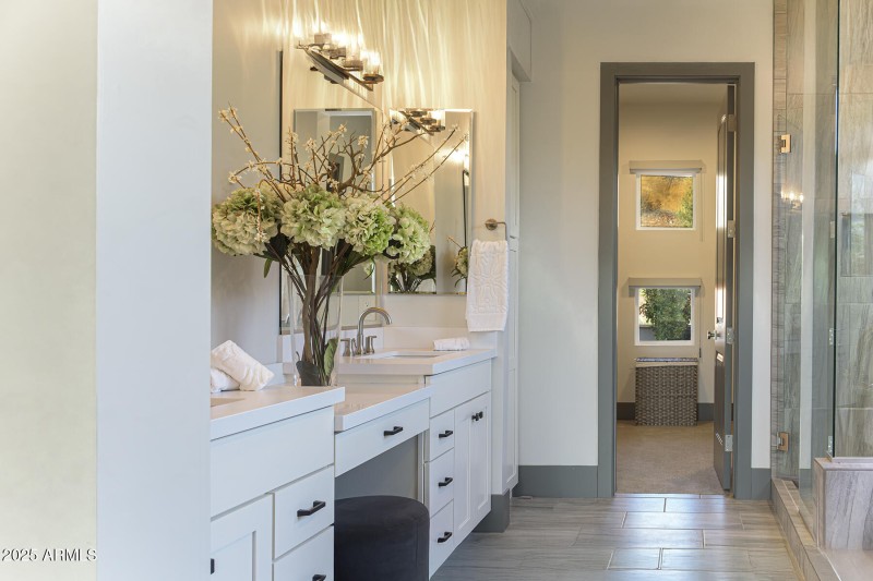 6 MAIN VANITY DRESSING