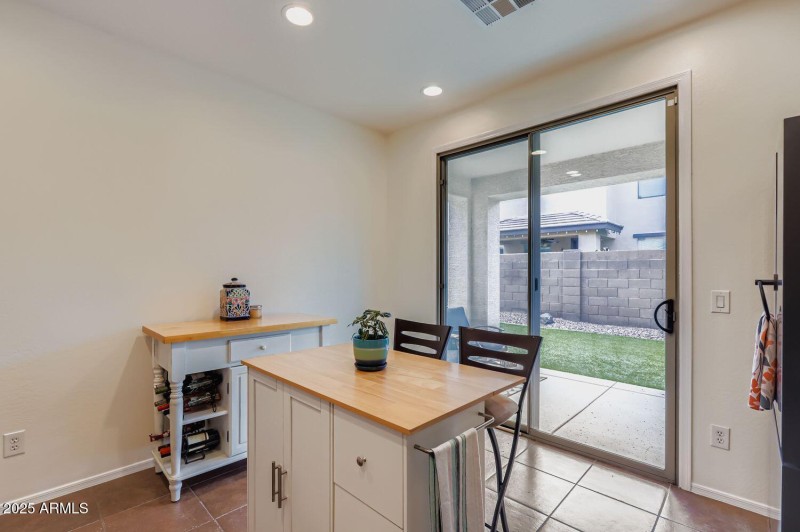 3323 E. Oakland St - Web Quality - 015 -