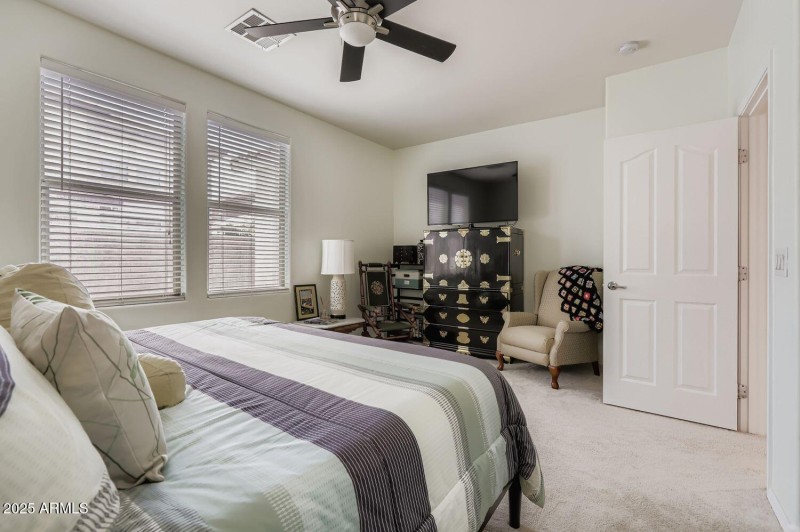 3323 E. Oakland St - Web Quality - 019 -