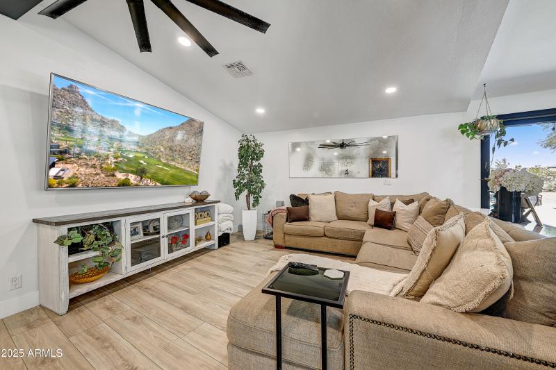 07-Conversation Area