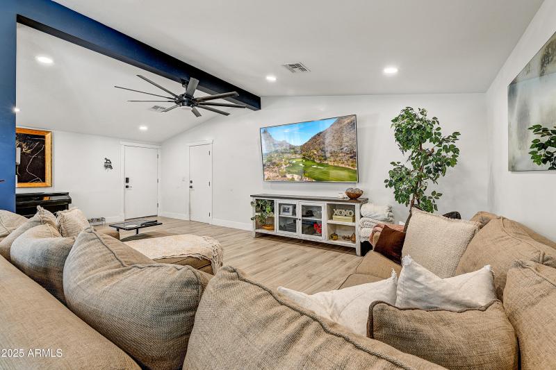 09-Conversation Area II