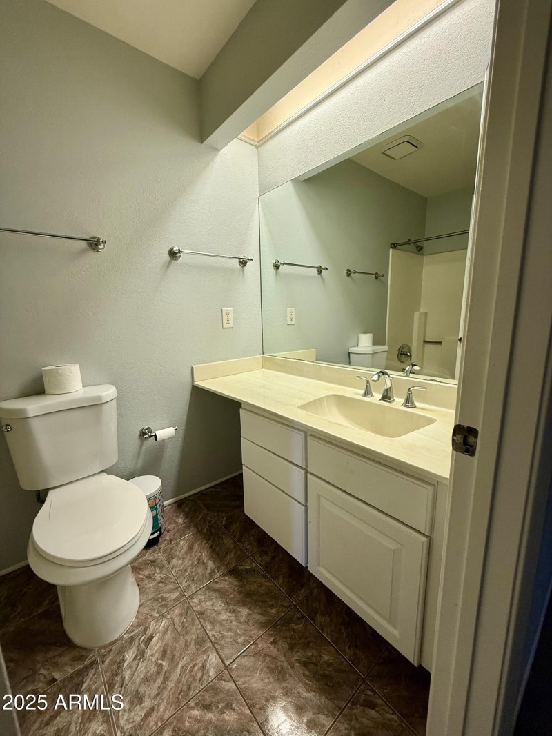 hallwaybath1