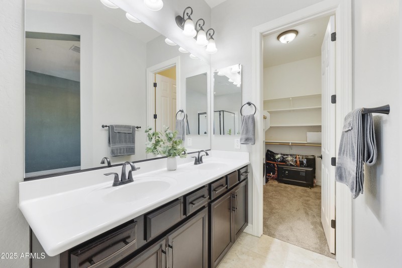 Raised vanity 2nd en-suite!