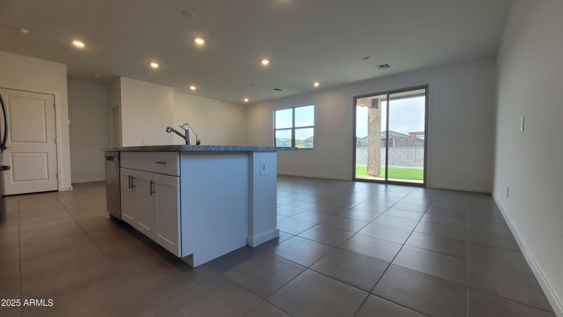 040d00fd-8675-4622-883e-5351643df92d