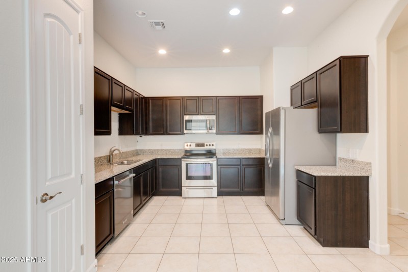6 Kitchen (2)