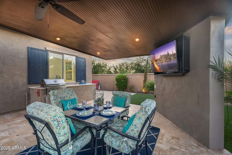 OUTDOOR LIVING/DINING