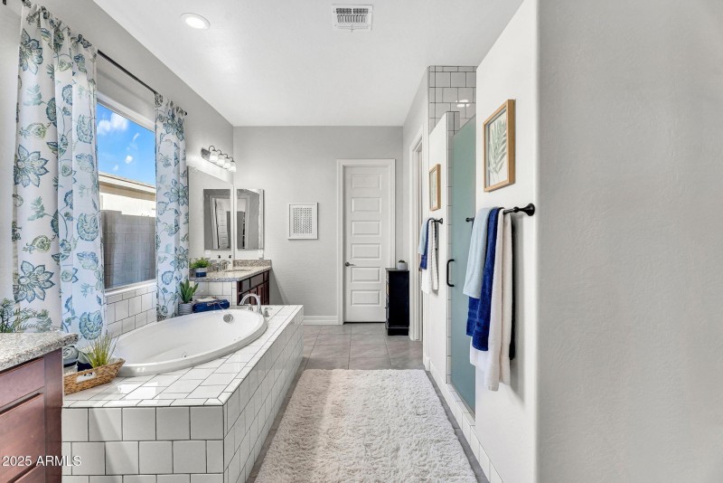 OWNER’S BATHROOM