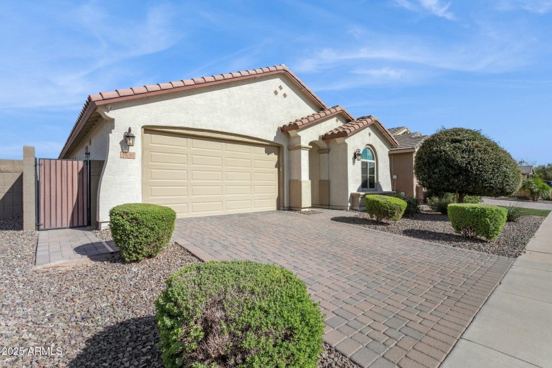 2-web-or-mls-19081-n-jameson-dr