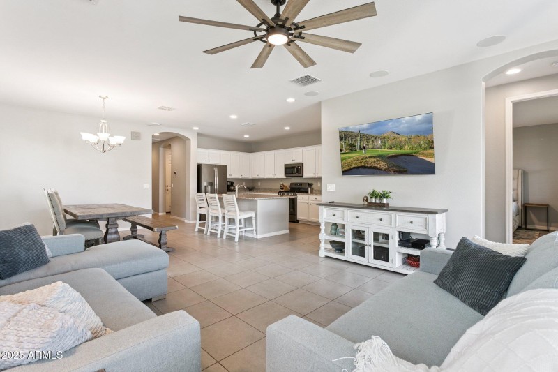 7-web-or-mls-19081-n-jameson-dr