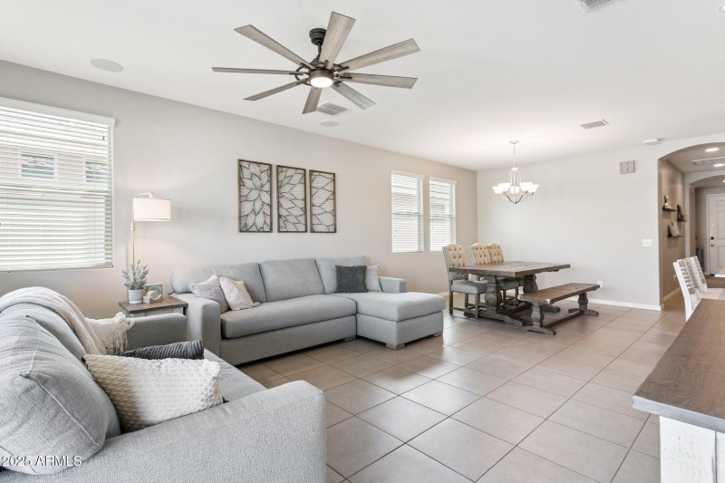 8-web-or-mls-19081-n-jameson-dr