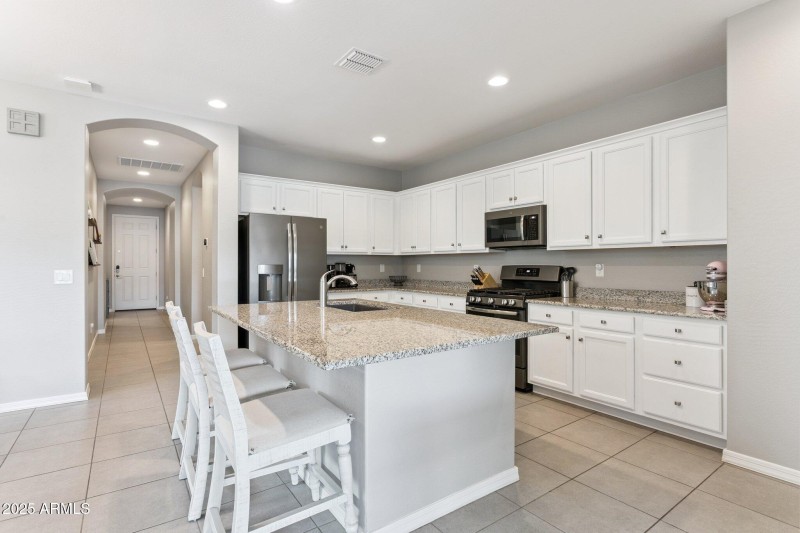 11-web-or-mls-19081-n-jameson-dr