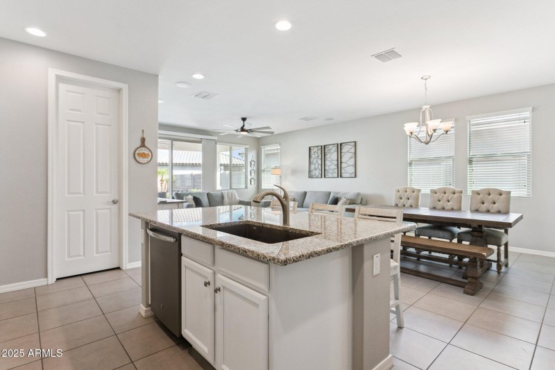 13-web-or-mls-19081-n-jameson-dr