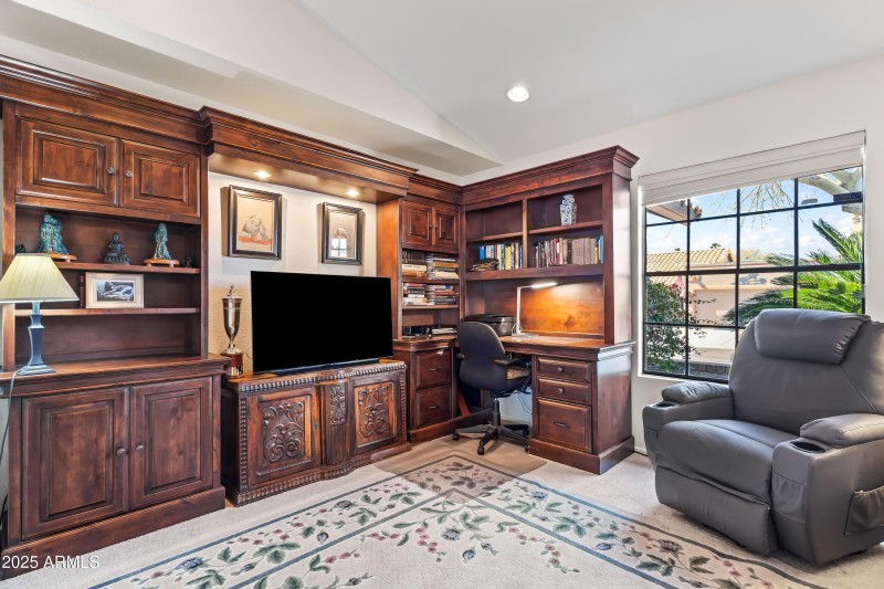 OFFICE - DEN