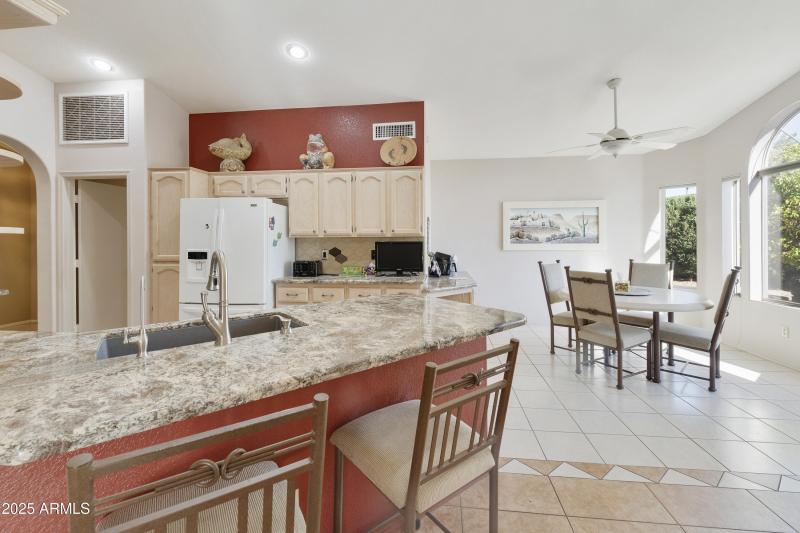 Kitchen with breakfast bar
