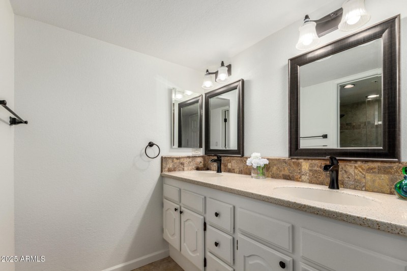 11 - Paradise Village