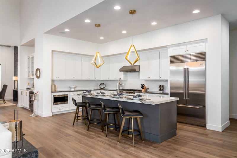 10 W Frier Dr (11).jpg-FULL