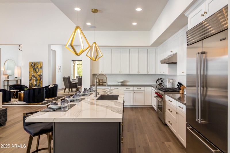 10 W Frier Dr (12).jpg-FULL