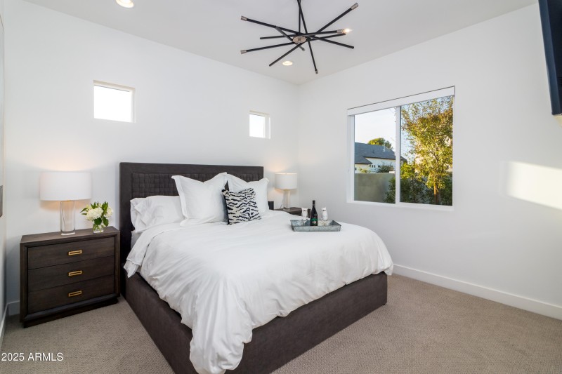 10 W Frier Dr (23).jpg-FULL