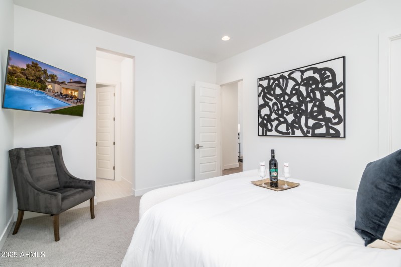 10 W Frier Dr (27).jpg-FULL