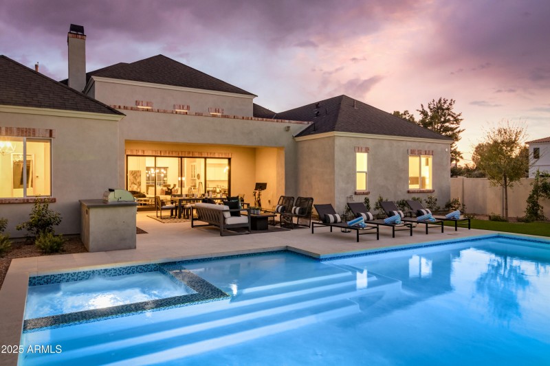 10 W Frier Dr (38).jpg-FULL