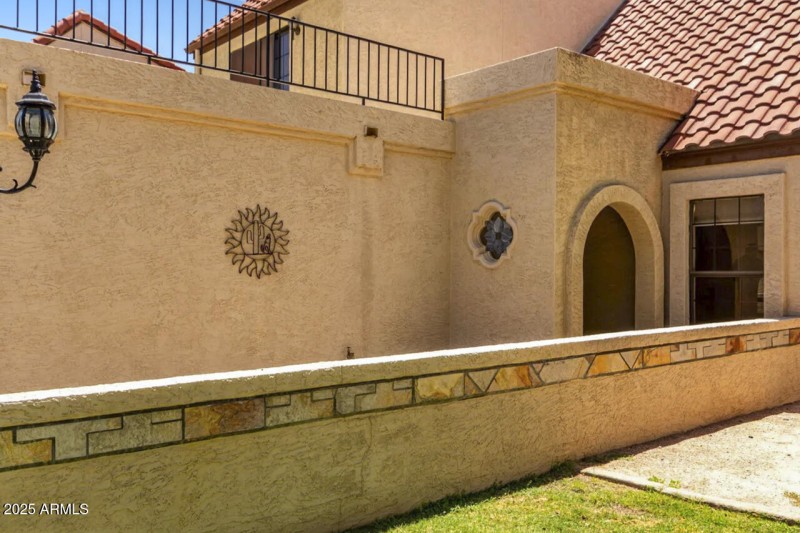 House (4)