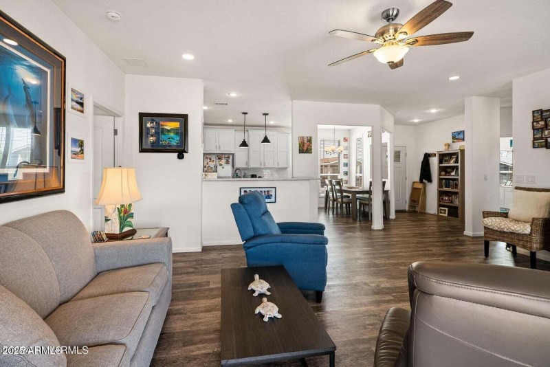 1054 Crenshaw AVE 200