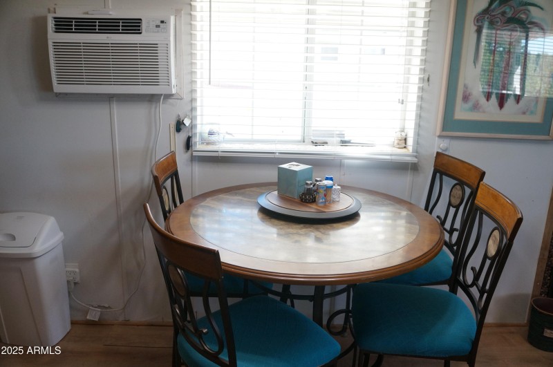 003 Eat-in Kitchen 2