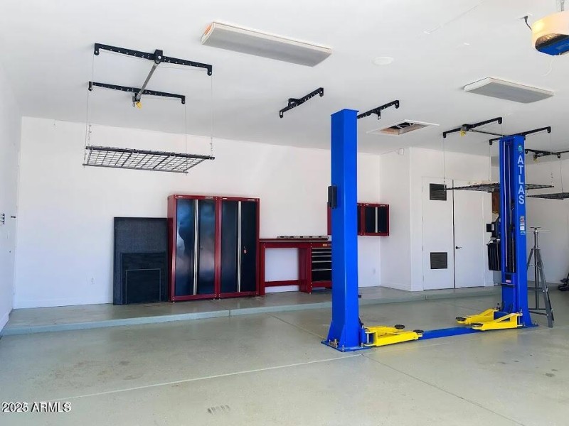 GARAGE LIFT