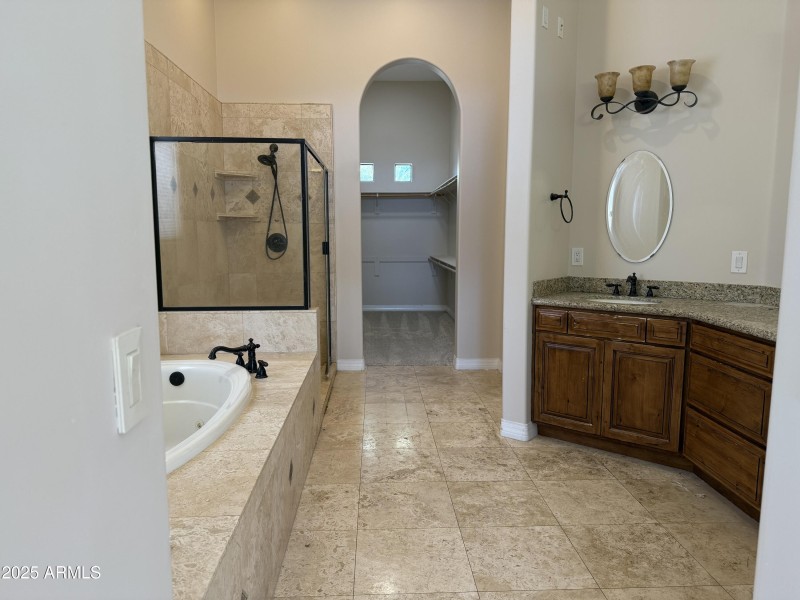 SHOWER MAIN BATHROOM