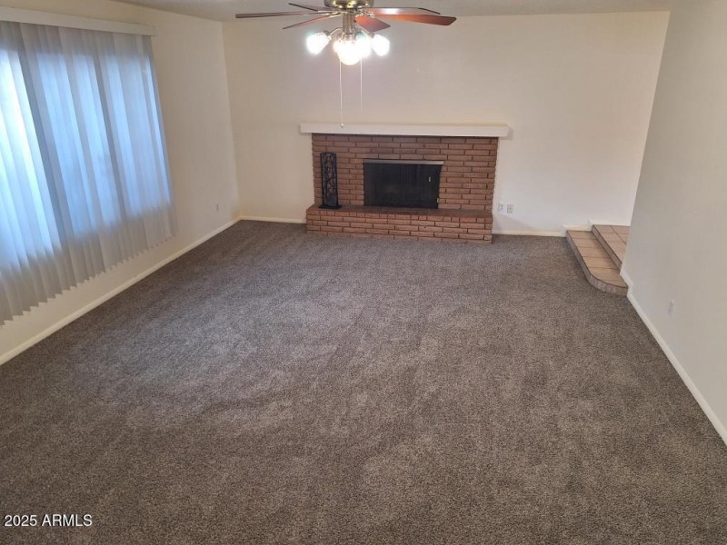 liv room; new carpet