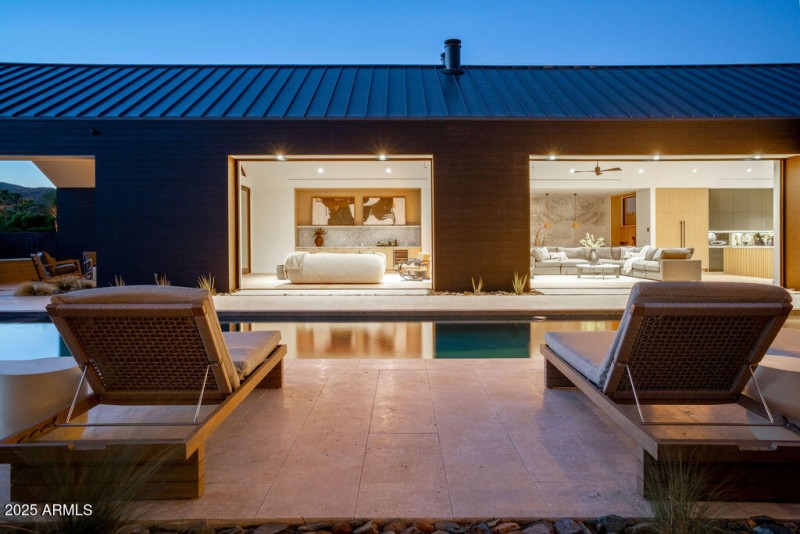 Indoor/Outdoor Twilight
